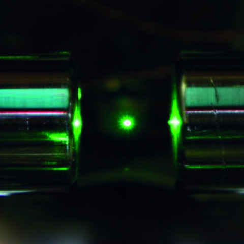 Levitující nanočástice: brněnští fyzici se přibližují kvantovým technologiím