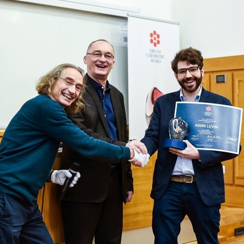 Organický chemik Mark Levin obdržel Dream Chemistry Award za svou vizi revoluční změny v syntéze funkčních molekul