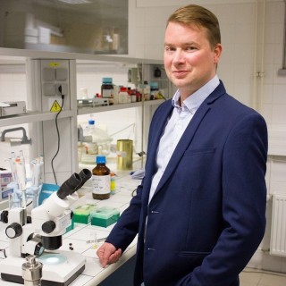 Vědci z Farmaceutické fakulty a CEITEC Masarykovy univerzity vyvinuli nové molekulární útvary pro léčbu rakoviny