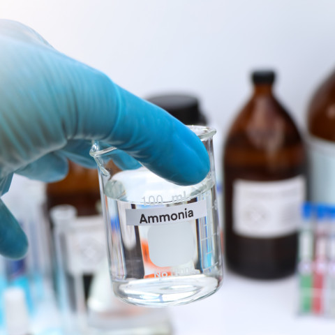 Nová technologie umožňuje štěpit amoniak za nízkých teplot