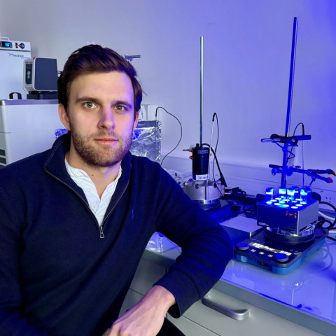 Revoluční technologie z CEEE a CATRIN může změnit průmyslovou výrobu peroxidu vodíku i dalších chemikálií