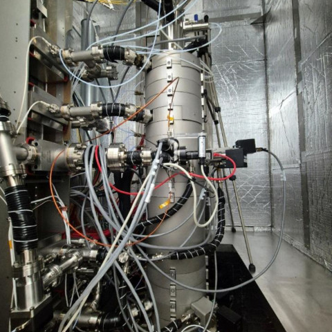 Nový mikroskop v Brně přibližuje svět na úroveň jednotlivých atomů