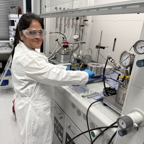 Chemická výzva vyřešena: nový katalyzátor otevírá cestu k levnější výrobě léčiv či agrochemikálií