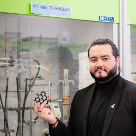 Výzkum z VŠCHT na titulní straně časopisu Catalysis Science & Technology